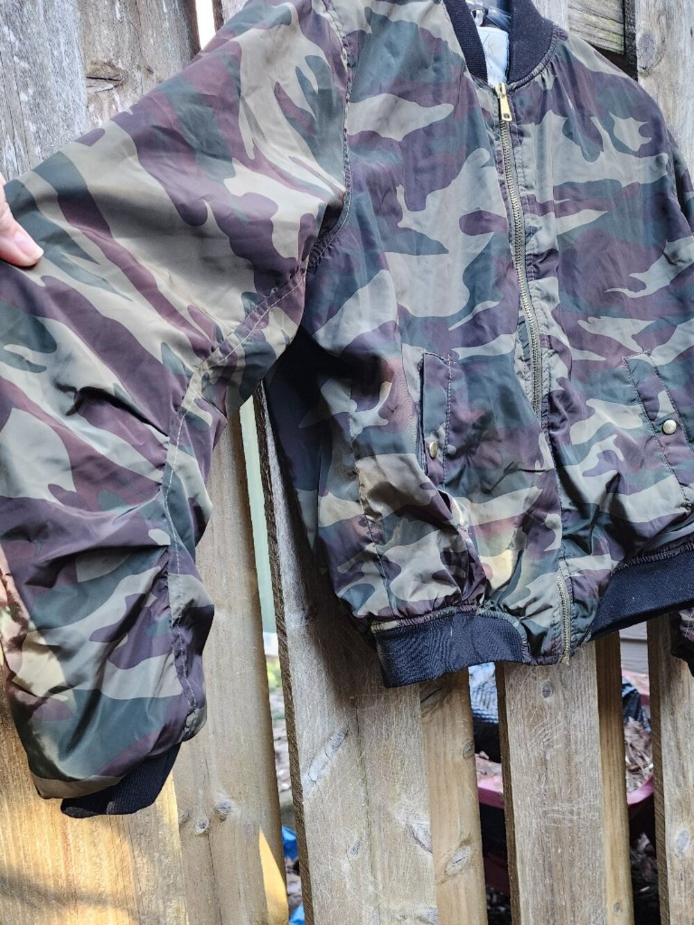 EUC Women's XL Angel Kiss Cropped camo satin bomber jacket (juniors) - Picture 9 of 14